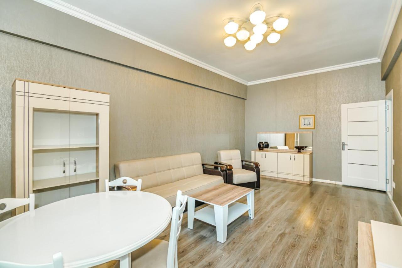 M Estate 1 Room Targovu Baku Exterior photo